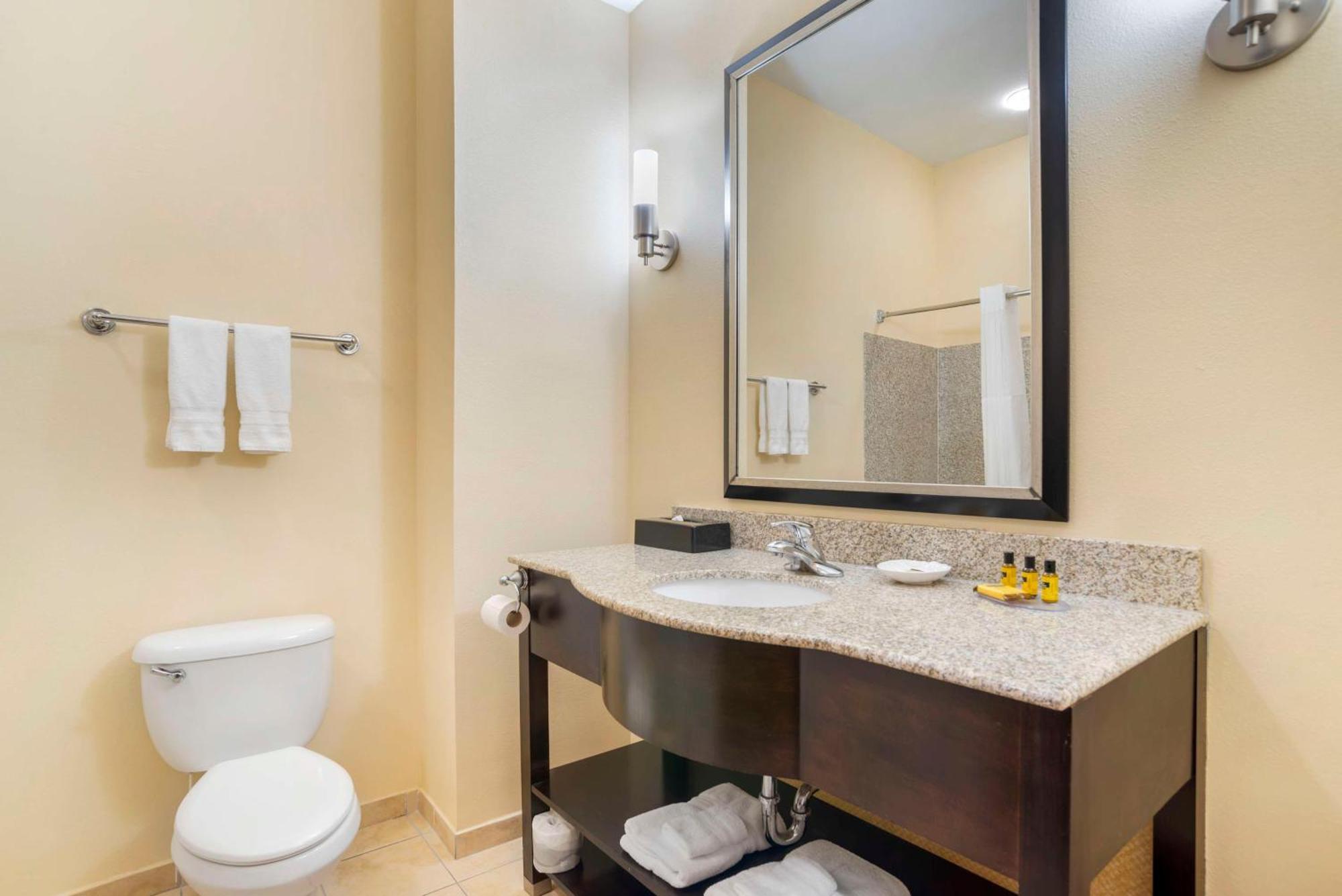 Best Western Plus Flowood Inn & Suites Exterior photo